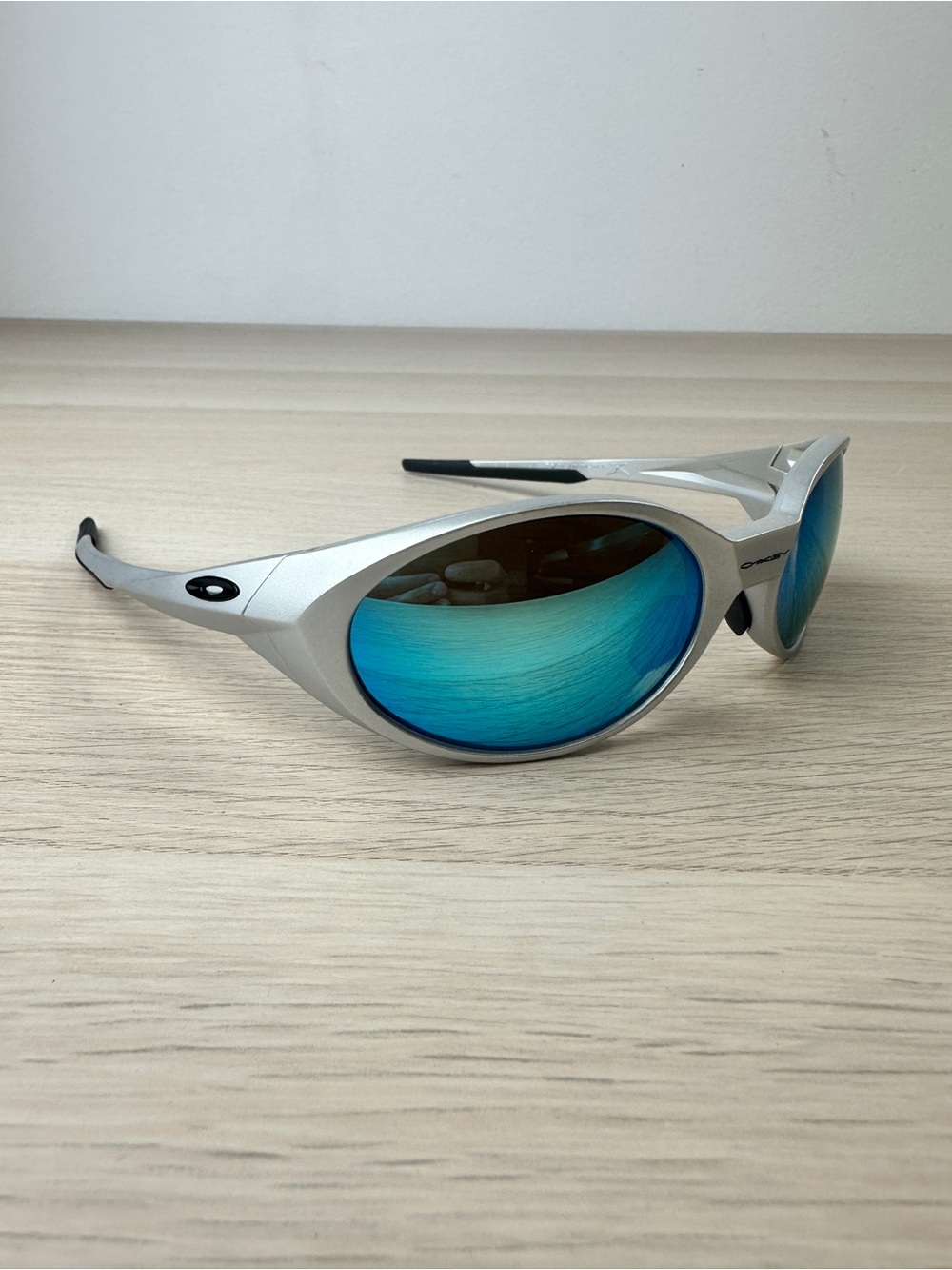 Oakley OO9438 Matte Silver Frame/Blue Prizm Polarized Lenses